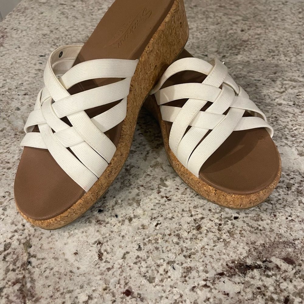 Sketchers Arch Fit Beverlee Sandals